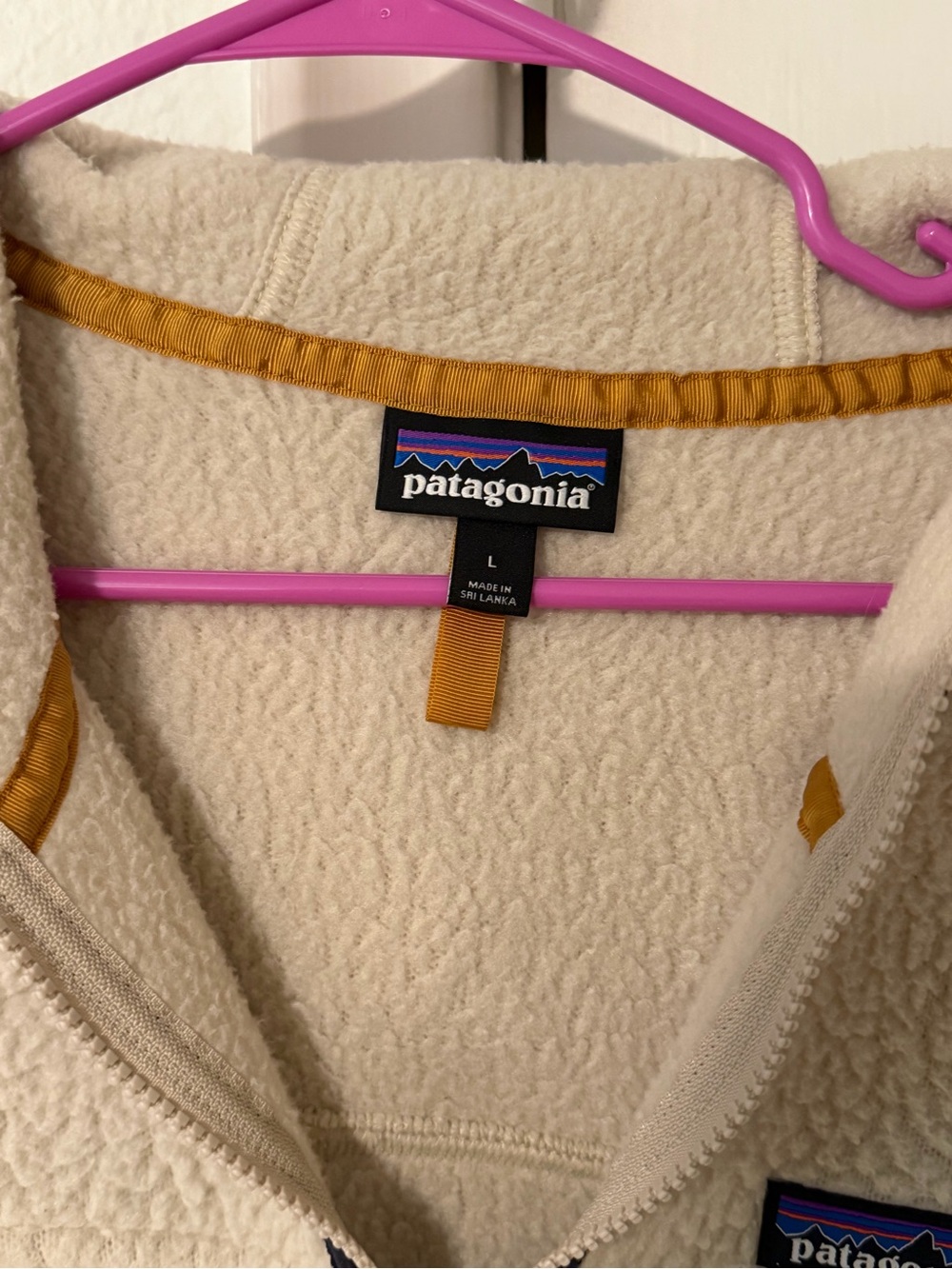 Patagonia Women’s Cream Hooded Fleece Jacket - Picture 2 of 2